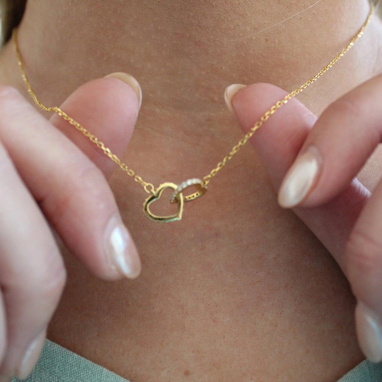 To My Granddaughter Interlocking Hearts Necklace – Meaningful Gift of Love & Connection