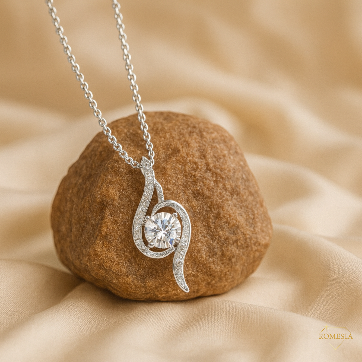 Adoring Love 925 Sterliing Silver Pendent